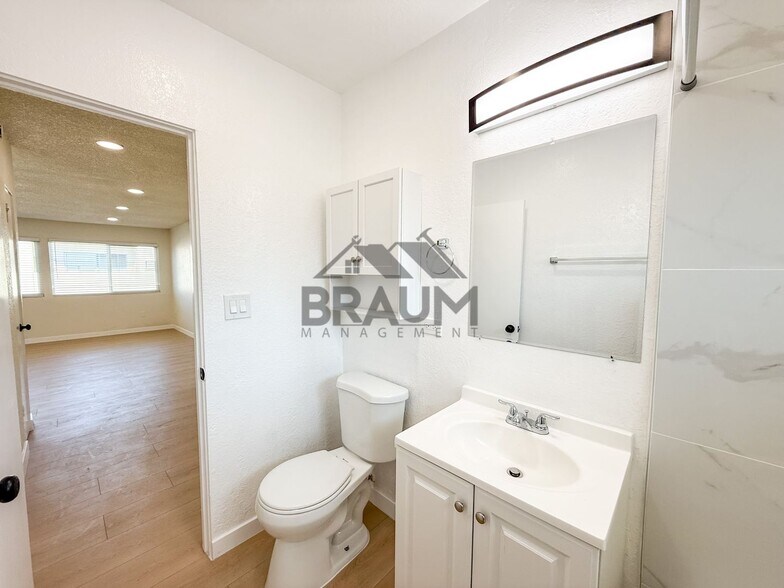 Building Photo - 4636 Laurel Canyon Blvd