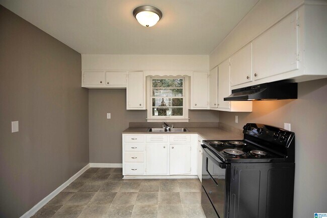 Building Photo - 2215 1st Pl NW
