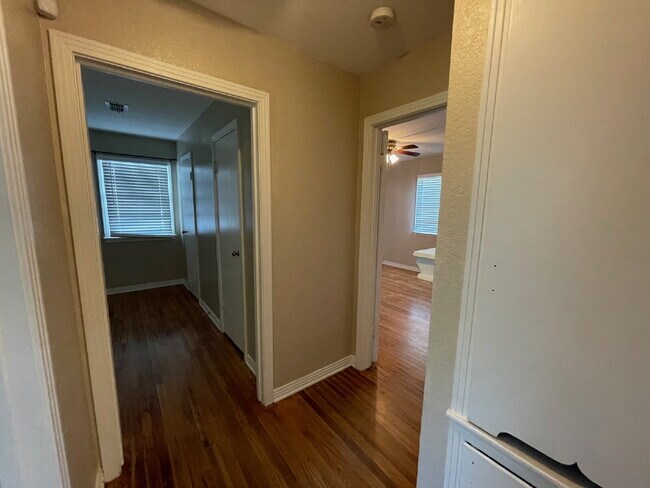 Building Photo - BEAUTIFUL HOUSE NEAR MEDICAL AND TTU