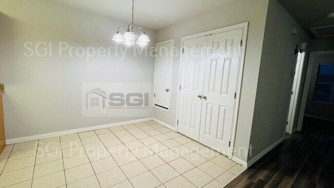 Building Photo - 3602 Mandy Dr