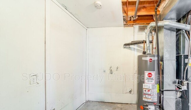 Building Photo - 3711 N Lydia Ave