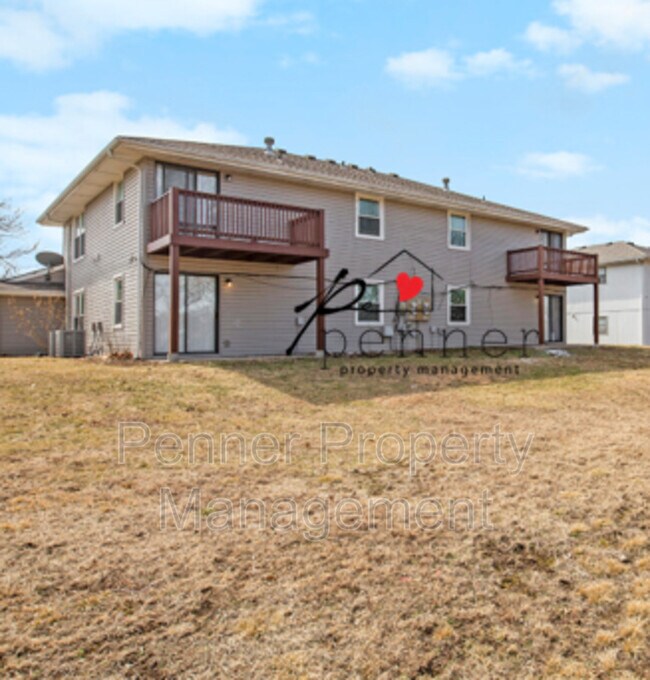 Building Photo - 1032 NE Lindsay Ave