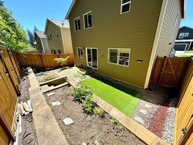 Building Photo - Charming 3-Bedroom Home in DuPont, WA