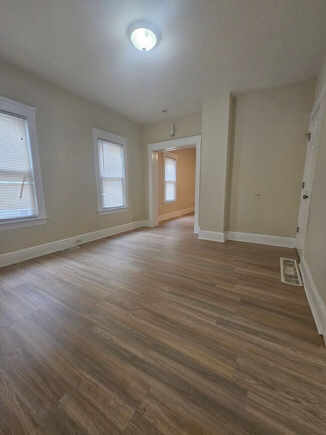 Building Photo - 3643 W 47th St