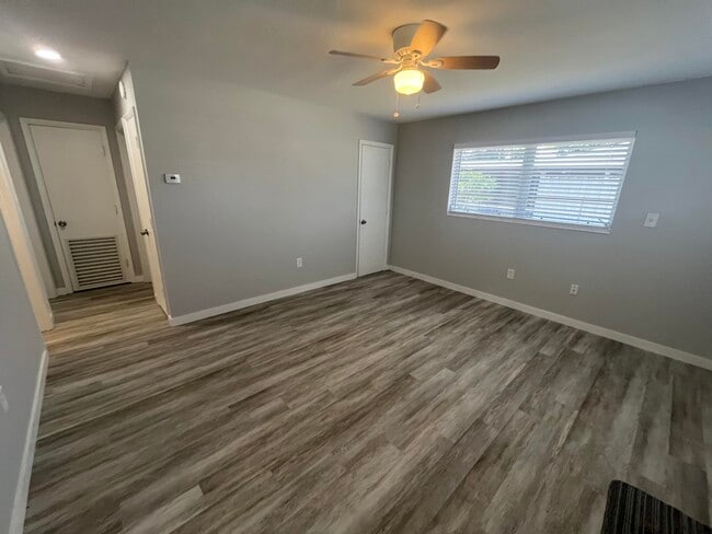Building Photo - 9109 Bamboo Dr