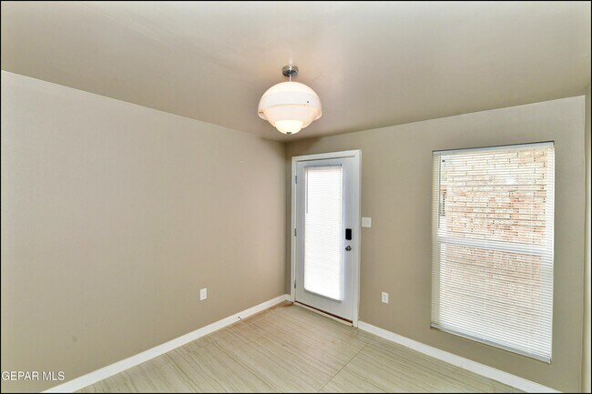 Building Photo - 6412 Pizarro St