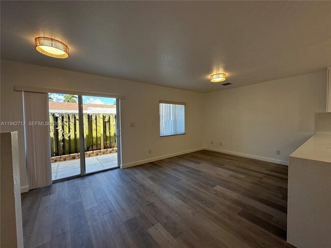 Building Photo - 322 NE 3rd St