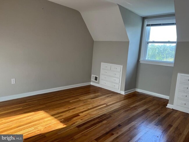 Building Photo - 650 Linden Cir