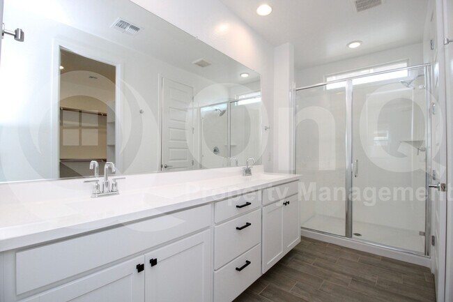 Building Photo - 23097 E Saddle Way