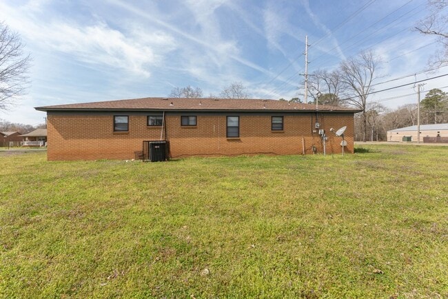 Building Photo - Hot Listing in Athens – 4 Beds, Granite Counters & More!