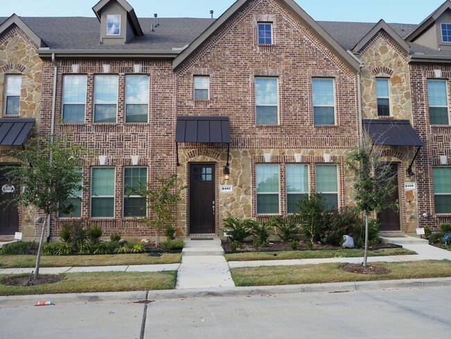 Building Photo - 2407 Klamath Dr