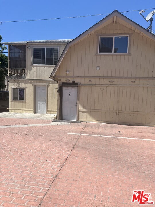 Building Photo - 2217 S Hobart Blvd