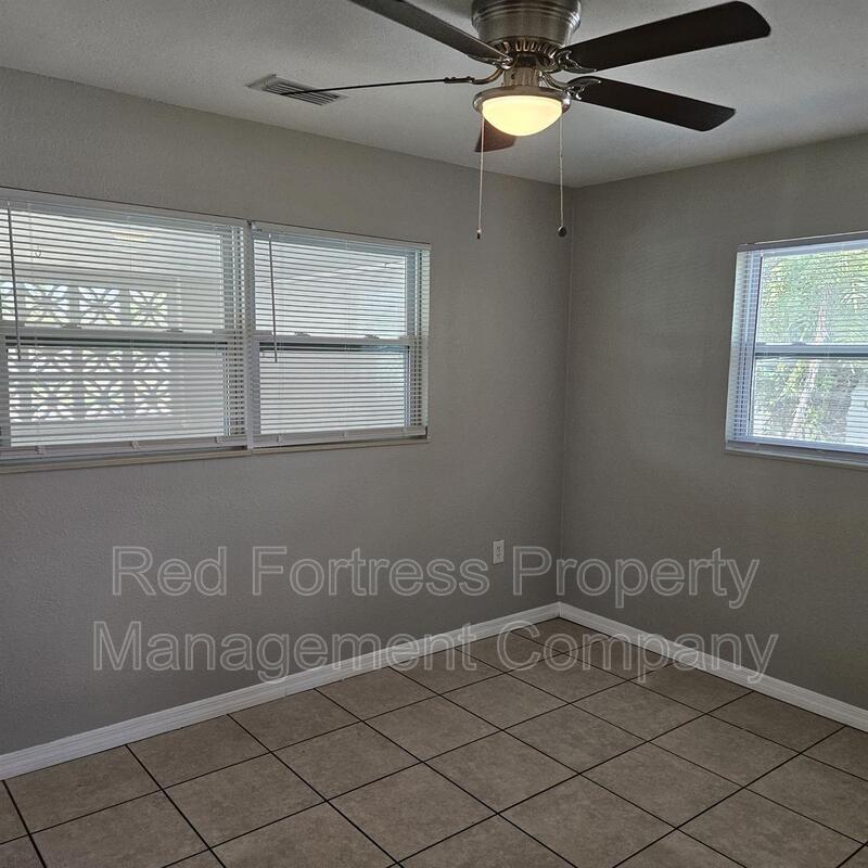 Building Photo - 2721 Elmwood St