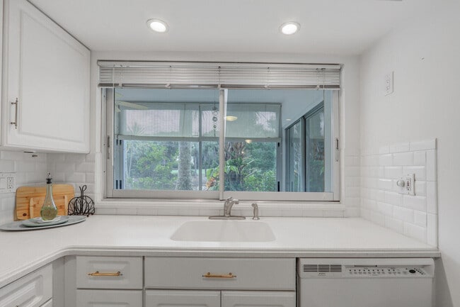 Building Photo - 5540 Tamberlane Cir