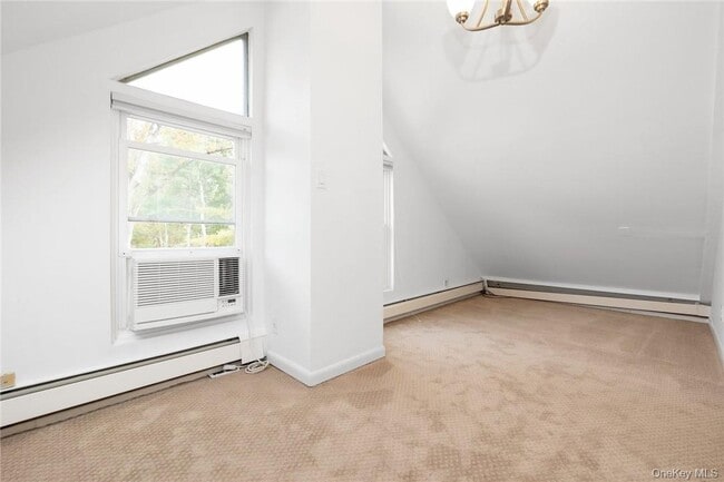 Building Photo - 28 School St