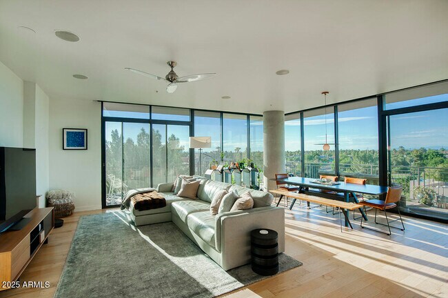 Building Photo - 208 W Portland St