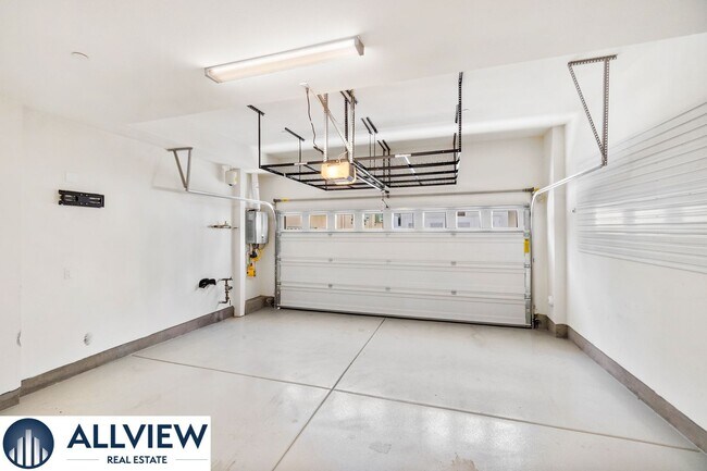 Building Photo - Gorgeous 4 Story Townhome Available in the Highly Desired 17 West Community!