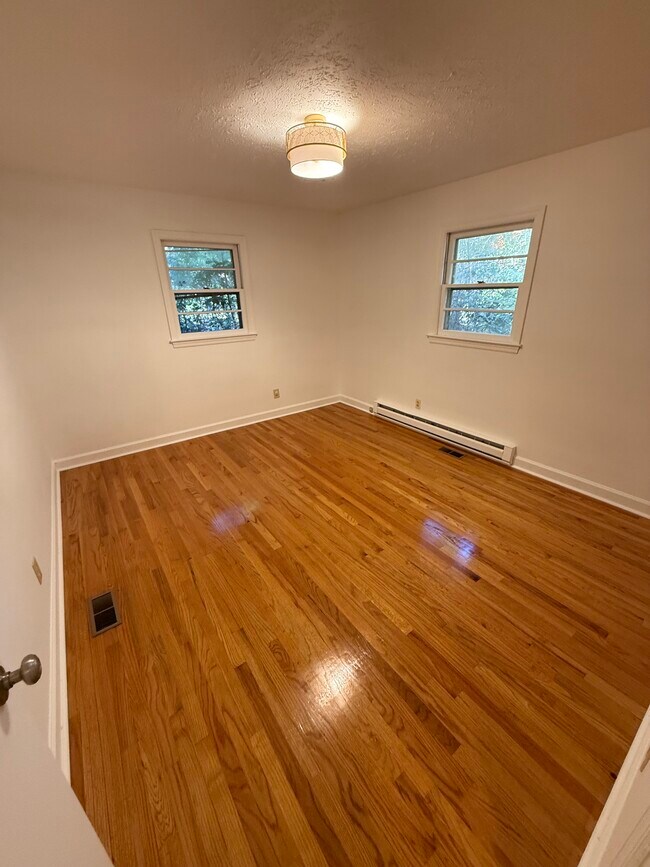 Building Photo - 965 N Rdg St