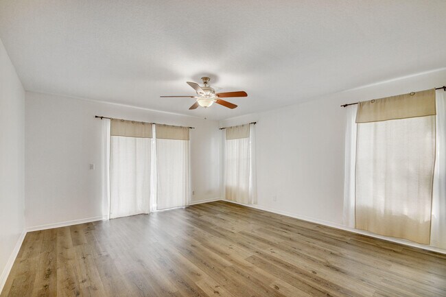 Building Photo - 2664 Yarmouth Dr