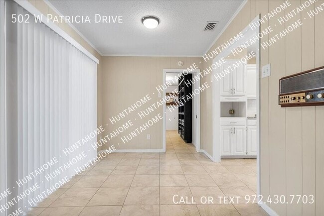 Building Photo - 502 W Patricia Dr