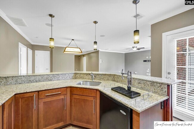 Building Photo - 120 Pinehurst Ct