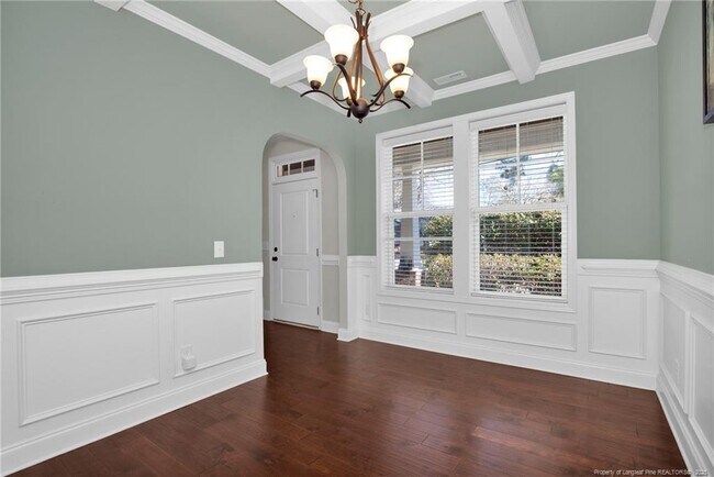 Building Photo - 110 Pinecrest Dr