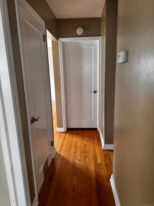 Building Photo - 71 Linnmore Dr
