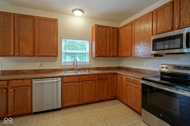 Building Photo - 14170 Royalwood Dr