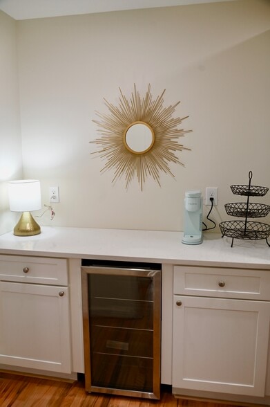 Building Photo - 4448 6th Ave S