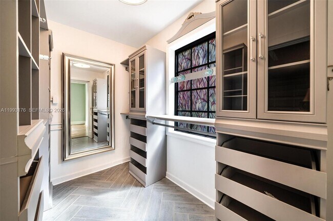 Building Photo - 447 Giralda Ave