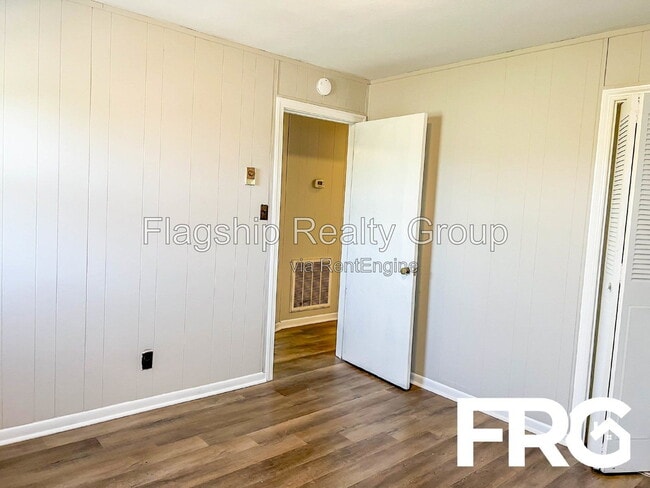 Building Photo - 231 Bunche Dr