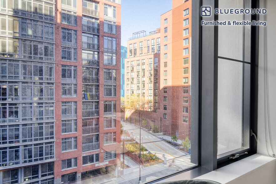 Building Photo - 949 1st St SE