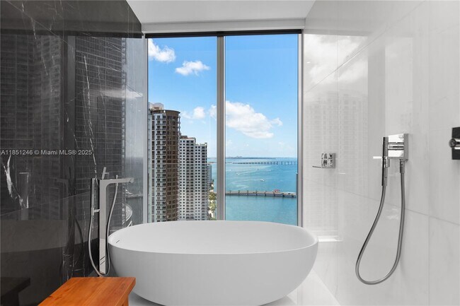 Building Photo - 300 Biscayne Blvd Way
