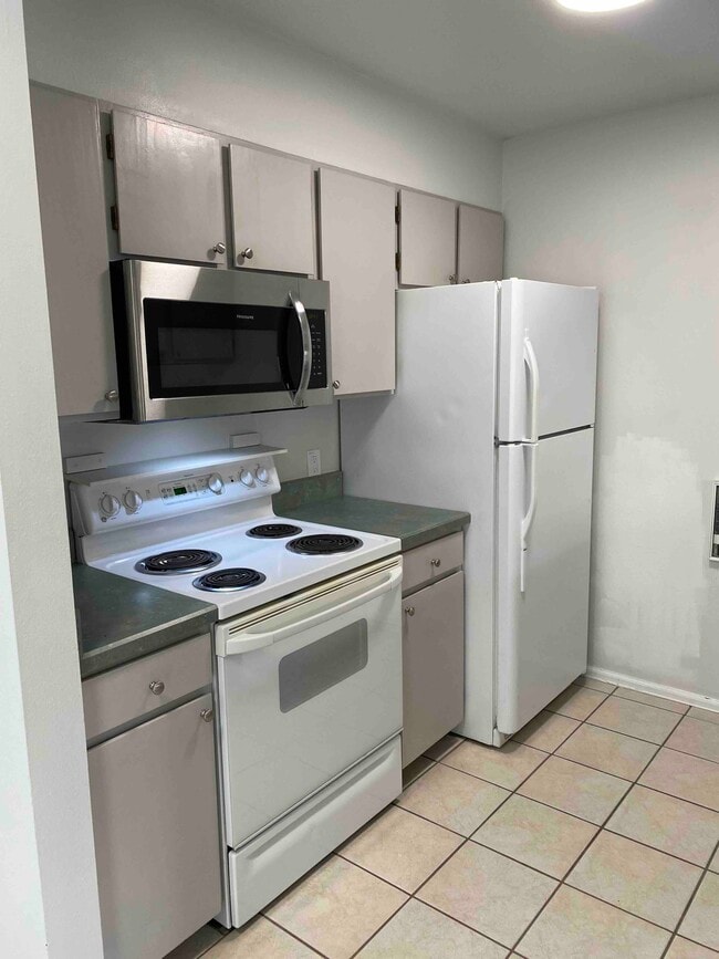 Building Photo - 2024 Goss St