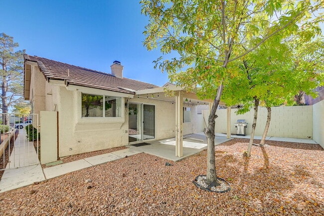 Building Photo - 1813 Lyell Canyon Ln