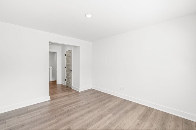 Building Photo - Move-in Ready Townhome in Westerly Hills