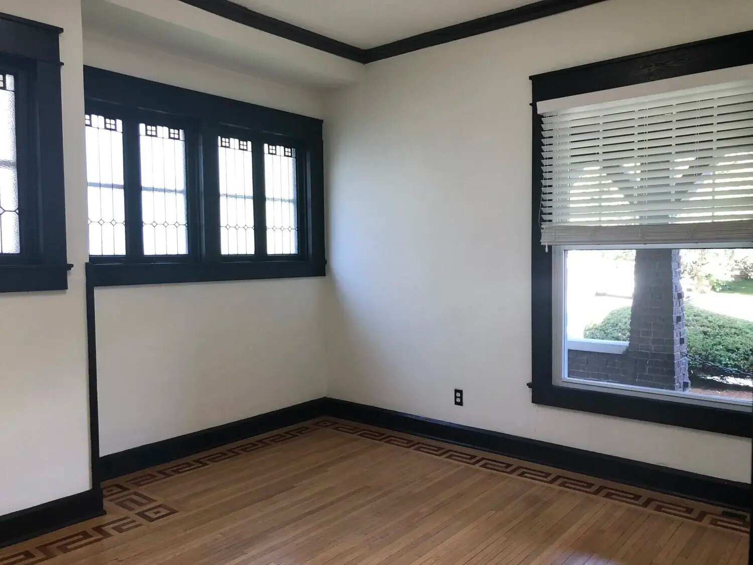 Building Photo - 629 N College Ave