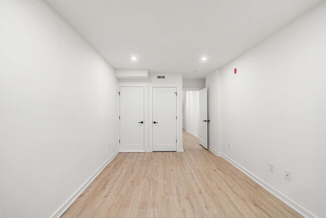 Building Photo - Fairmount/Brewery town gorgeous luxury apartment home, oversized rooms