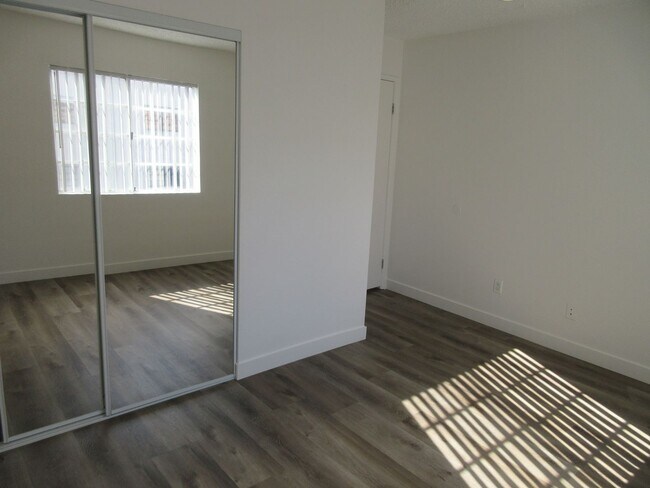 Building Photo - **REDUCED PRICE** 2 bedroom Canoga Park condo on Eton Ave!