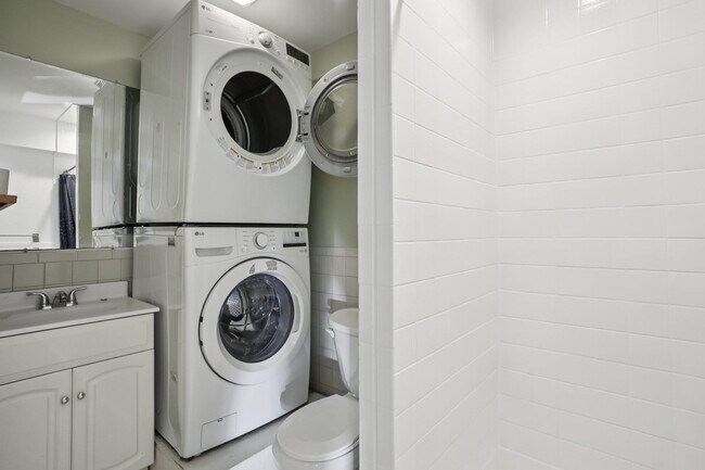 Building Photo - 342 Ogden Ave.