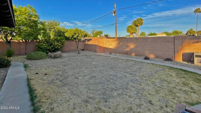 Building Photo - 3005 S Fairway Dr