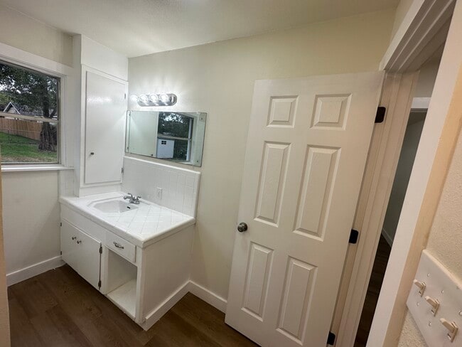 Building Photo - 1908 E Mimosa Ave