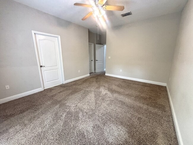 Building Photo - 13220 Fountainbleau Dr