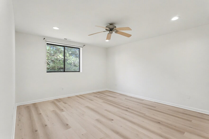 Building Photo - 13 Mullingar Ct