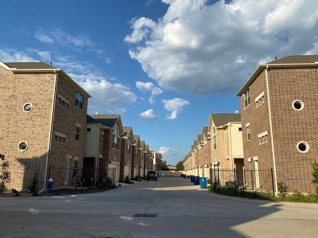 Building Photo - 11604 Main Cypress Dr