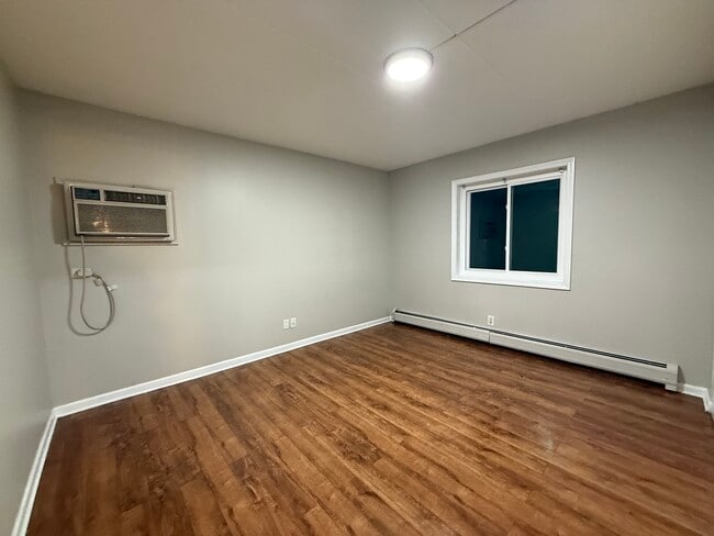 Building Photo - 154 E Bailey Rd