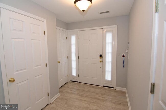 Building Photo - 110 Ingle Pl