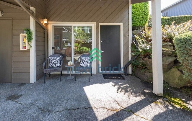 Building Photo - Waterfront Studio Kirkland Available for Rent!
