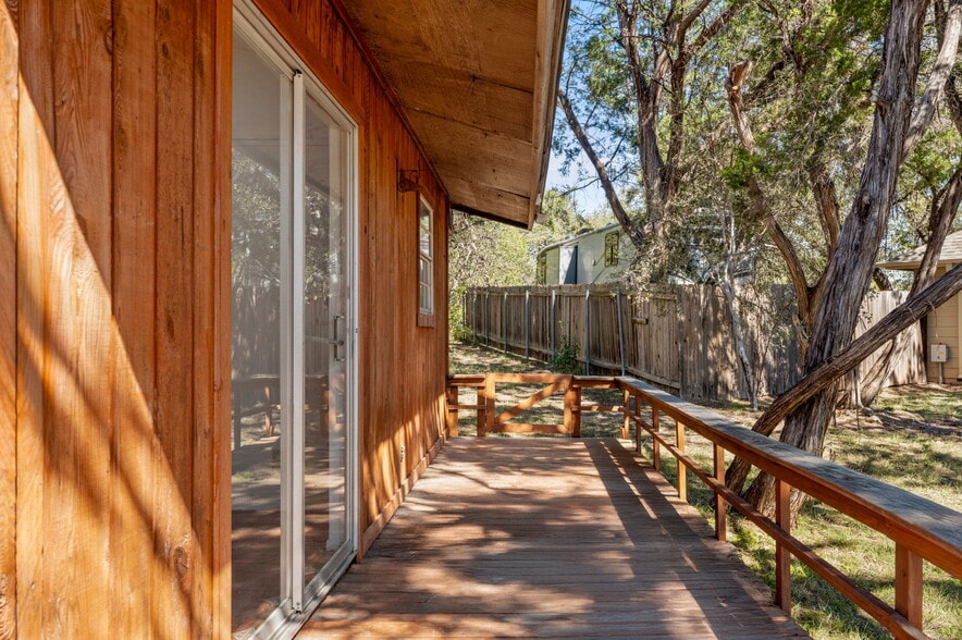 Building Photo - 302 Venture Blvd S