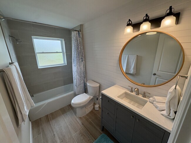 Building Photo - 510 Pine Rd